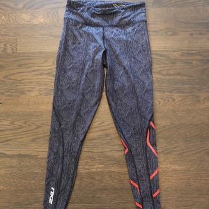 2XU Mid Rise compression tights, size small, EUC!